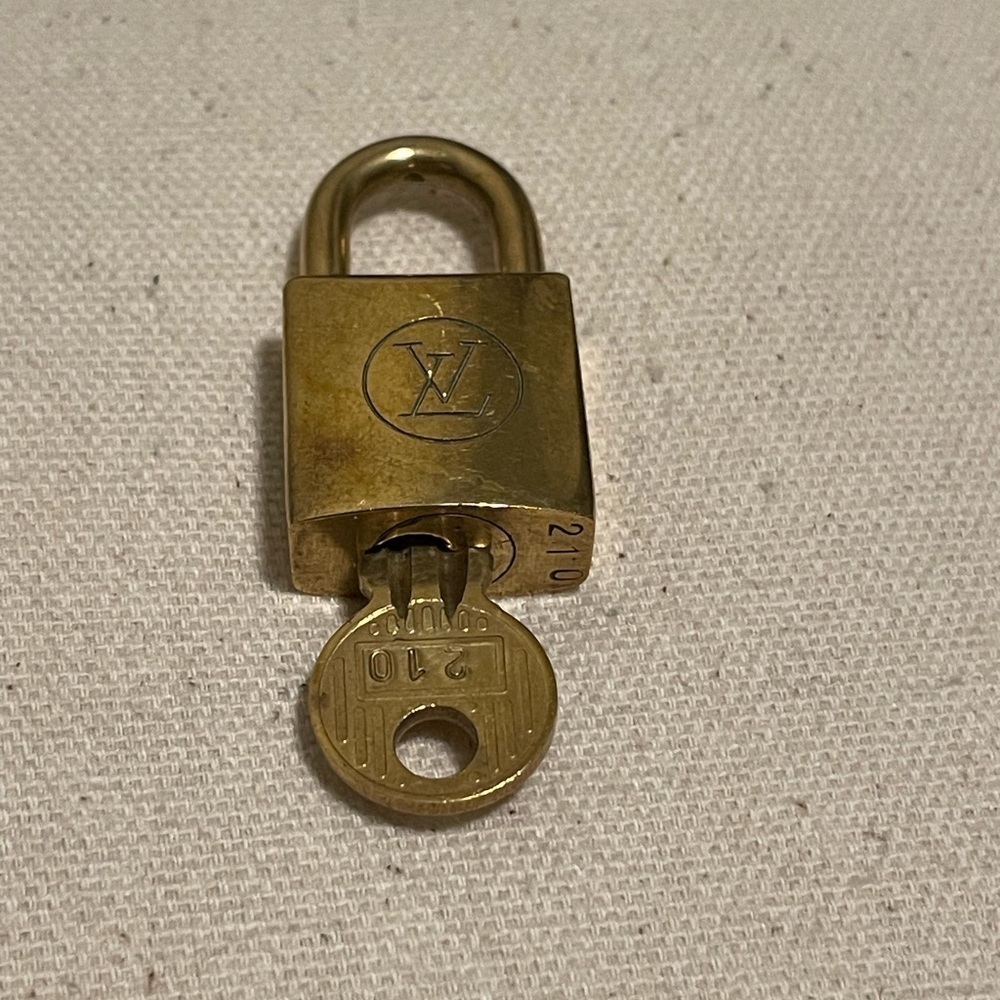 Louis Vuitton Lock and Key 210